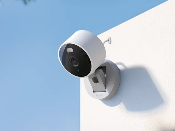 Cámara de seguridad Aqara G100 montada en pared exterior